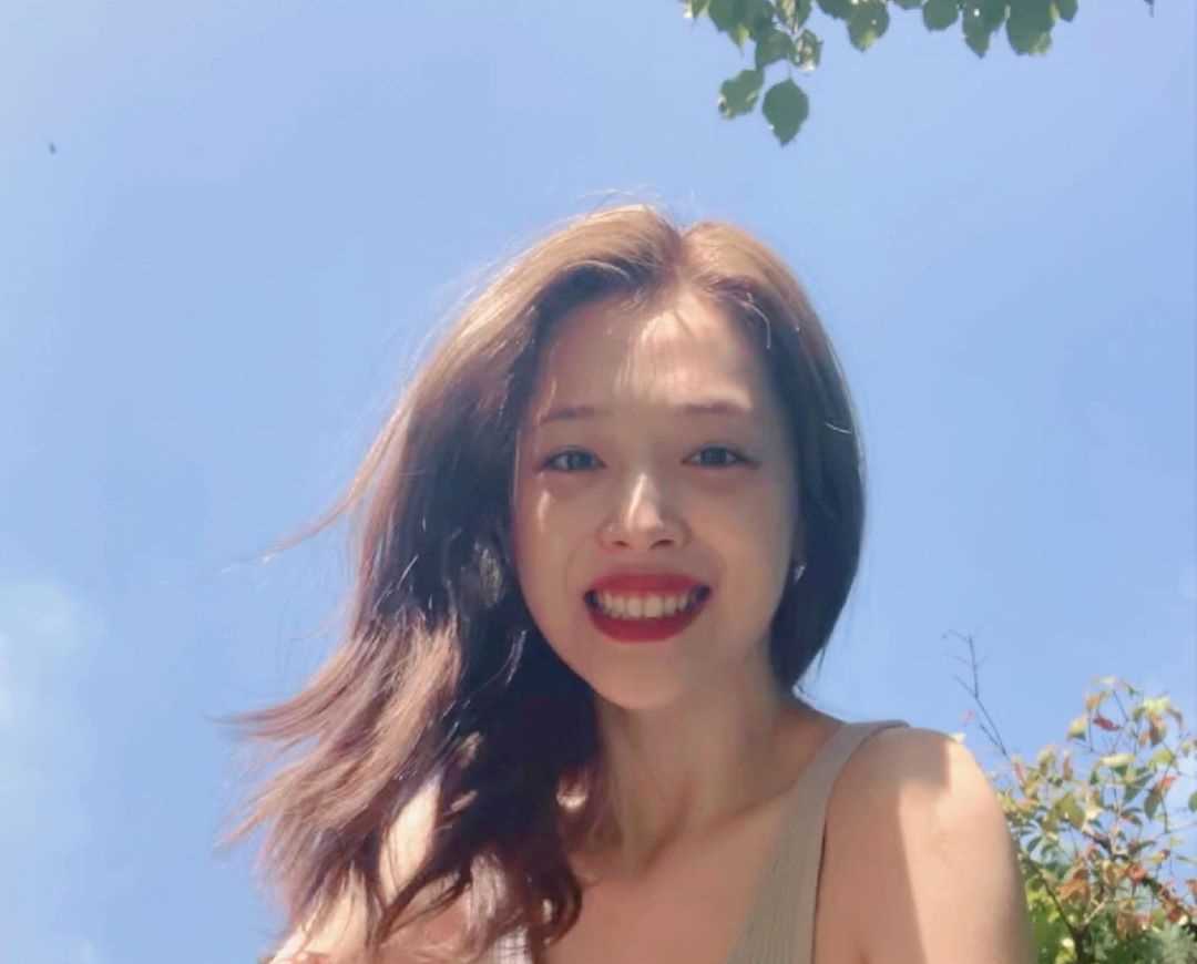 Sulli ( 설리가진리 )'s Instagram Live Stream from September 28th 2019.