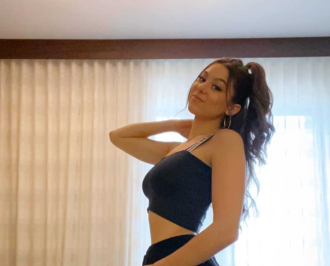 Instagram kira kosarin Kira Kosarin