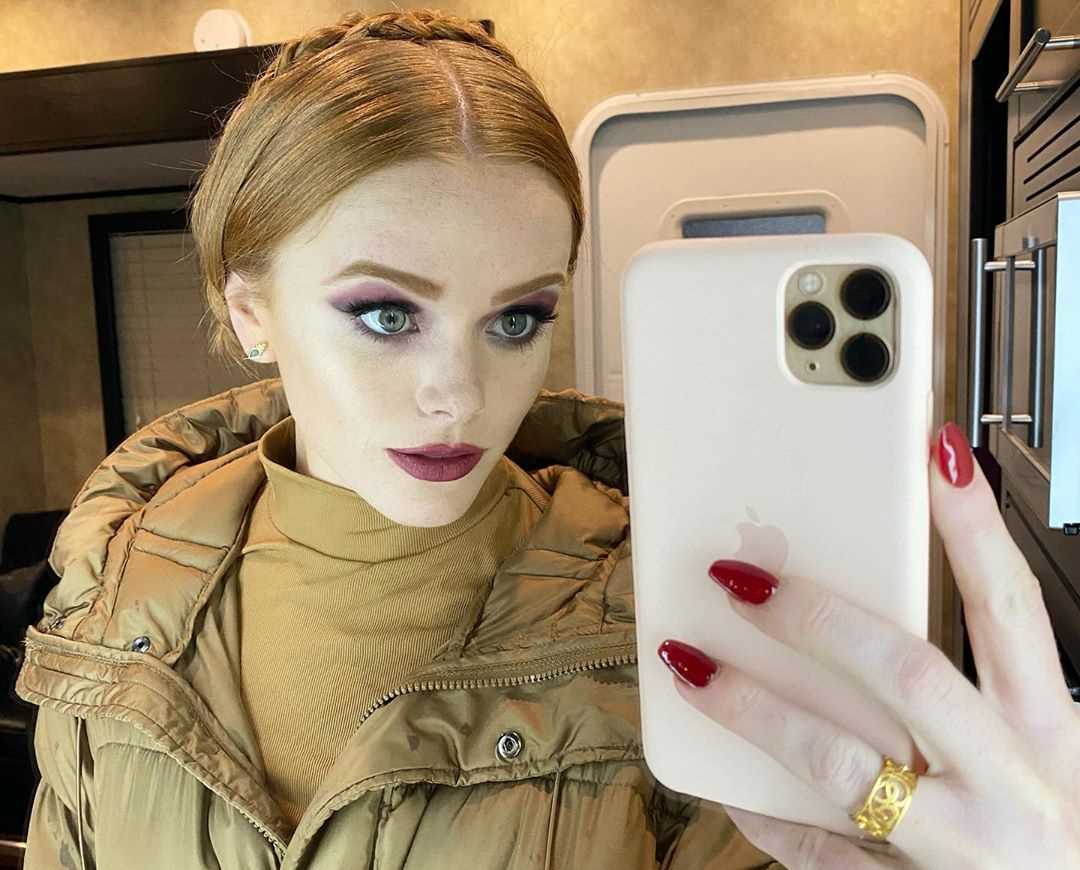 Abigail Cowen | Instagram Live Stream | 29 January 2020 | IG LIVE's TV
