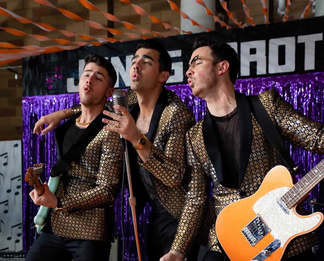 Jonas Brothers Instagram Live Stream from January 13th 2020. Kevin, Nick and Joe Goes Live before their new single Premiere "What A Man Gotta Do".