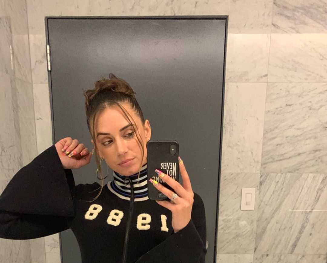 YesJulz's Instagram Live Stream from February 3rd 2020.