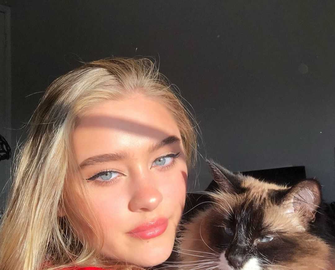 Lizzy Greene's Instagram Live Stream from March 11th 2020.